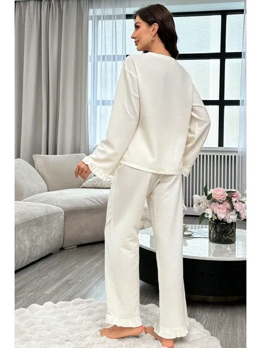Kadın Beyaz Önden Bağlamalı Kolu Ve Paçası Fırfır Detaylı Uzun Kollu Pijama Takımı – Rahat, Şık Ve 4 Mevsim Kullanım
