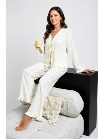 Kadın Beyaz Önden Bağlamalı Kolu Ve Paçası Fırfır Detaylı Uzun Kollu Pijama Takımı – Rahat, Şık Ve 4 Mevsim Kullanım Kadın Beyaz Önden Bağlamalı Kolu Ve Paçası Fırfır Detaylı Uzun Kollu Pijama Takımı – Rahat, Şık Ve 4 Mevsim Kullanım