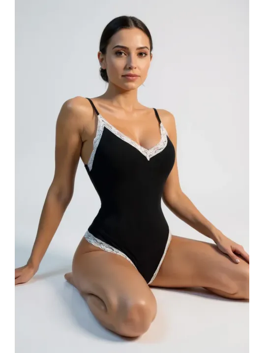 Kadın Beyaz Dantel Işlemeli Siyah Tulum Gecelik – Modern Ve Şık Tasarım