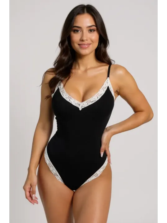 Kadın Beyaz Dantel Işlemeli Siyah Tulum Gecelik – Modern Ve Şık Tasarım