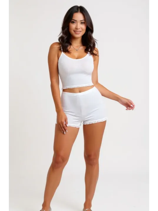 Kadın Beyaz Alt-üst Dantel Detaylı Şortlu Şık Gecelik Takım – Modern, Konforlu Ve Günlük Kombinlere Uygun