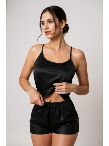 Kadın Siyah Asimetrik Sırt Dekolte Detaylı Şık Şortlu Gecelik Takım – Modern, Konforlu Ve Günlük Kombinlere Uygun