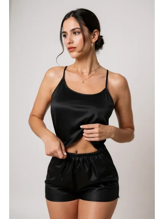 Kadın Siyah Asimetrik Sırt Dekolte Detaylı Şık Şortlu Gecelik Takım – Modern, Konforlu Ve Günlük Kombinlere Uygun