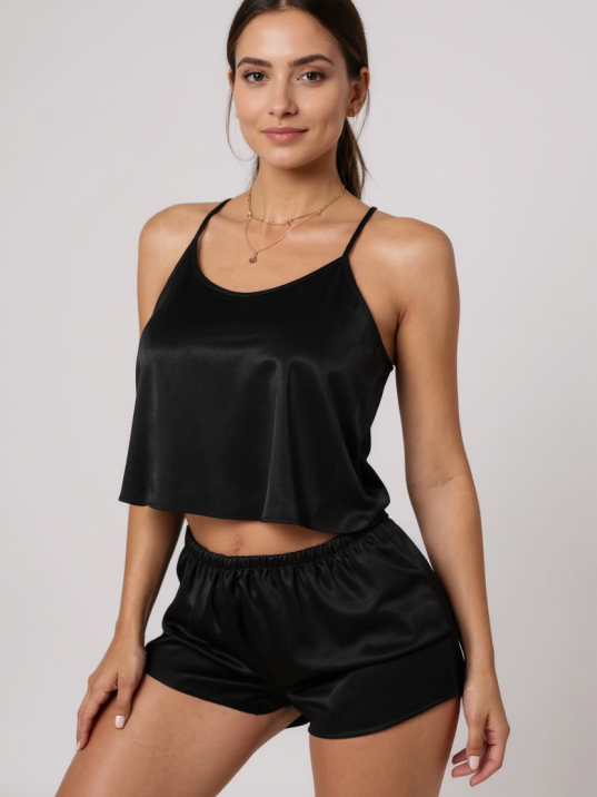 Kadın Siyah Asimetrik Sırt Dekolte Detaylı Şık Şortlu Gecelik Takım – Modern, Konforlu Ve Günlük Kombinlere Uygun Kadın Siyah Asimetrik Sırt Dekolte Detaylı Şık Şortlu Gecelik Takım – Modern, Konforlu Ve Günlük Kombinlere Uygun