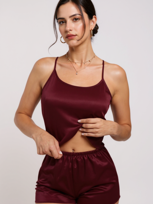 Kadın Bordo Asimetrik Sırt Dekolte Detaylı Şık Şortlu Gecelik Takım – Modern, Konforlu Ve Günlük Kombinlere Uygun Kadın Bordo Asimetrik Sırt Dekolte Detaylı Şık Şortlu Gecelik Takım – Modern, Konforlu Ve Günlük Kombinlere Uygun