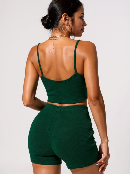 Kadın Yeşil Şortlu Kaşkorse Gecelik Takım – Modern, Konforlu ve Günlük Kombinlere Uygun