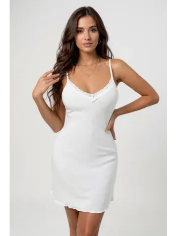 Kadın Beyaz Göğüs Dantel İşlemeli Fitilli Kumaş Şık Gecelik – Modern Ve Şık Tasarım