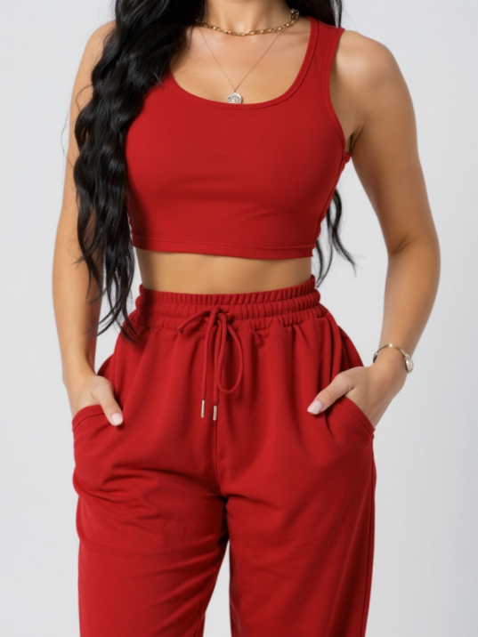 Kadın Kırmızı Kaşkorse Cepli Jogger Eşofman Altı ve Crop Top Bluz – Şık, Rahat ve Kolay Kombinlenebilir