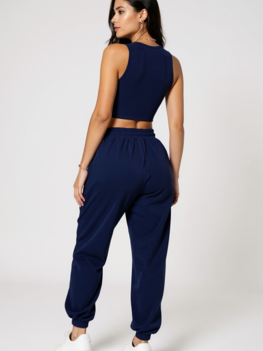 Kadın Lacivert Kaşkorse Cepli Jogger Eşofman Altı ve Crop Top Bluz – Şık, Rahat ve Kolay Kombinlenebilir Kadın Lacivert Kaşkorse Cepli Jogger Eşofman Altı ve Crop Top Bluz – Şık, Rahat ve Kolay Kombinlenebilir