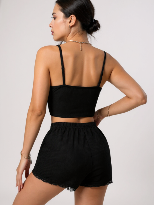 Kadın Siyah Alt ve Üst Dantel Detaylı Fiyonklu Şortlu Gecelik Takımı – Modern, Konforlu ve Günlük Kombinlere Uygun