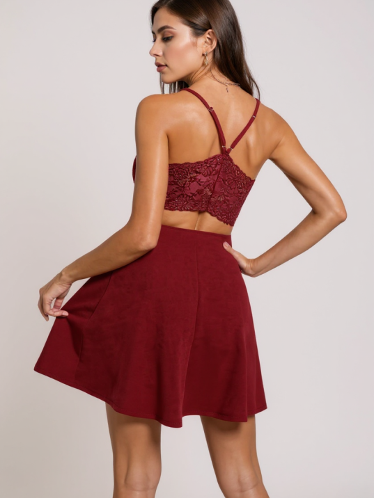 Kadın Bordo İp Askılı, Sırtı ve Göğsü Dantel Detaylı Şık Gecelik – Modern ve Şık Tasarım