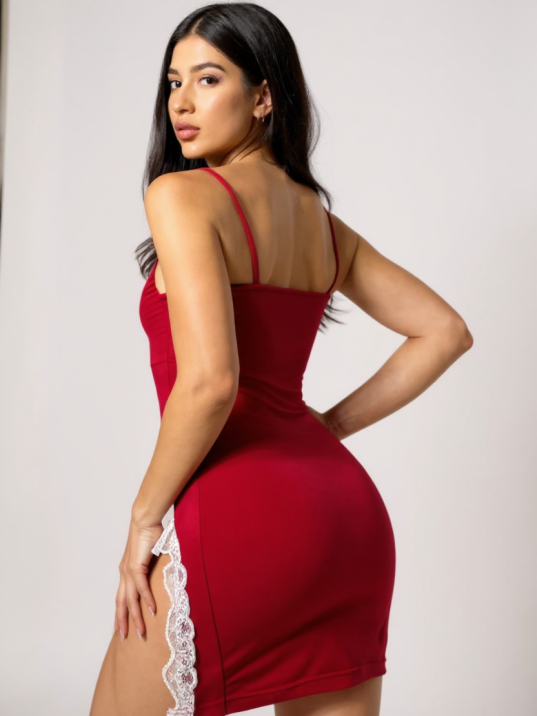 Kadın Kırmızı Bacak Yırtmaçlı Beyaz Dantelli Ve Fiyonklu Şık Gecelik – Modern Ve Şık Tasarım