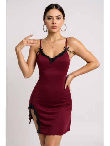 Kadın Bordo Bacak Yırtmaçlı Siyah Dantelli ve Fiyonklu Şık Gecelik – Modern ve Şık Tasarım