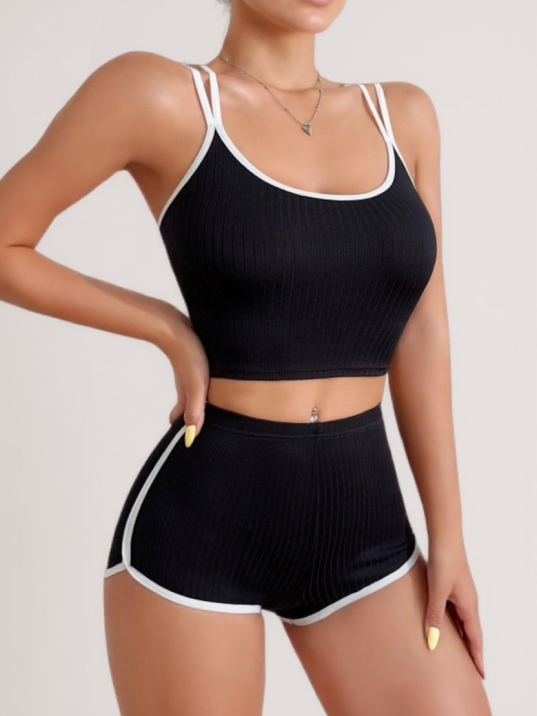 Kadın Siyah Beyaz Çapraz Lastik Detaylı Kaşkorse Şortlu Gecelik Takımı – Modern, Konforlu Ve Günlük Kombinlere Uygun Kadın Siyah Beyaz Çapraz Lastik Detaylı Kaşkorse Şortlu Gecelik Takımı – Modern, Konforlu Ve Günlük Kombinlere Uygun