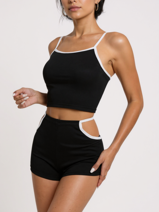 Kadın Siyah Beyaz Şortlu Cut-out Detaylı Gecelik Takımı – Modern, Konforlu Ve Günlük Kombinlere Uygun Kadın Siyah Beyaz Şortlu Cut-out Detaylı Gecelik Takımı – Modern, Konforlu Ve Günlük Kombinlere Uygun