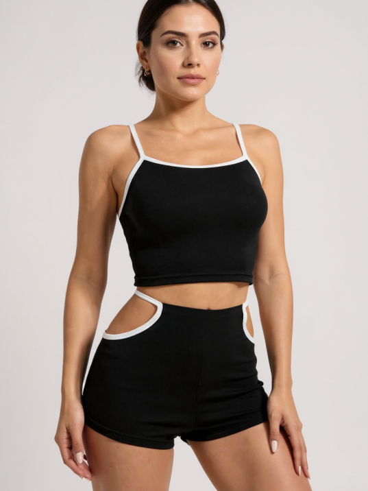 Kadın Siyah Beyaz Şortlu Cut-out Detaylı Gecelik Takımı – Modern, Konforlu Ve Günlük Kombinlere Uygun Kadın Siyah Beyaz Şortlu Cut-out Detaylı Gecelik Takımı – Modern, Konforlu Ve Günlük Kombinlere Uygun