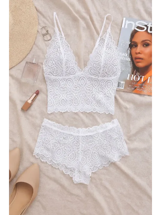 Kadın Beyaz Dantel Bralet Şort Takımı – Romantik Ve Zarif İç Giyim Kadın Beyaz Dantel Bralet Şort Takımı – Romantik Ve Zarif İç Giyim