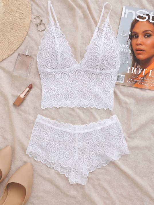 Kadın Beyaz Dantel Bralet Şort Takımı – Romantik Ve Zarif İç Giyim Kadın Beyaz Dantel Bralet Şort Takımı – Romantik Ve Zarif İç Giyim