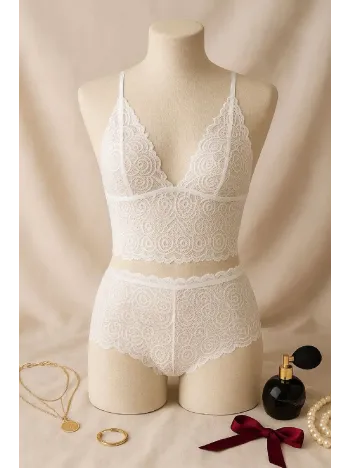 Kadın Beyaz Dantel Bralet Şort Takımı – Romantik Ve Zarif İç Giyim Kadın Beyaz Dantel Bralet Şort Takımı – Romantik Ve Zarif İç Giyim
