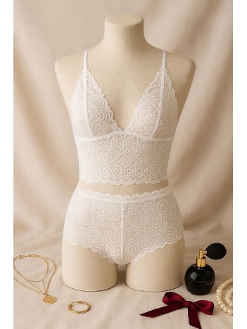 Kadın Beyaz Dantel Bralet Şort Takımı – Romantik Ve Zarif İç Giyim Kadın Beyaz Dantel Bralet Şort Takımı – Romantik Ve Zarif İç Giyim