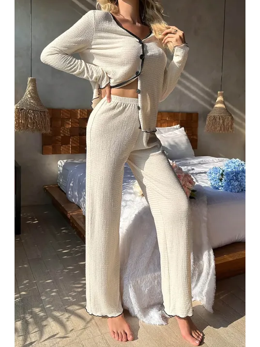 Kadın Beyaz Örme Kumaş V Yaka Düğmeli Rahat Şık Pijama Takımı