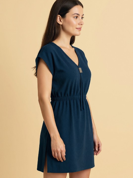 Kadın Lacivert Yanları Yırtmaçlı Tokalı V Yaka Mini Plaj Elbisesi