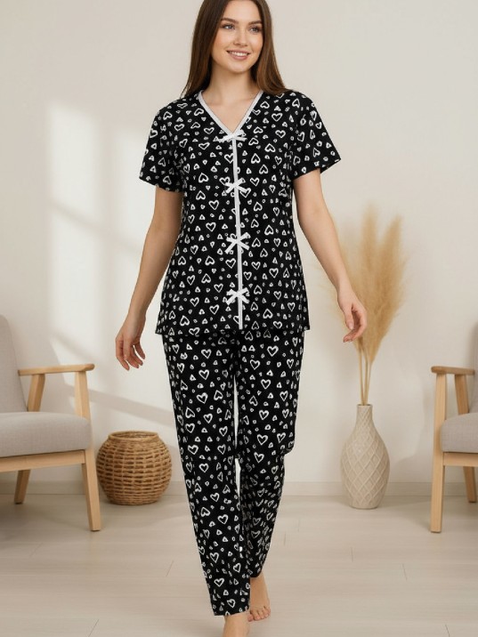 Kadın Siyah Kalp Desenli Fiyonklu Kısa Kollu Uzun Pijama Takımı Kadın Siyah Kalp Desenli Fiyonklu Kısa Kollu Uzun Pijama Takımı