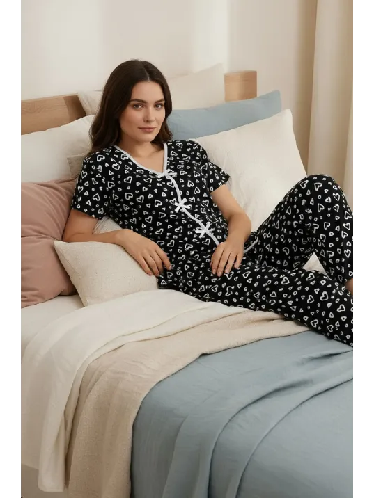 Kadın Siyah Kalp Desenli Fiyonklu Kısa Kollu Uzun Pijama Takımı Kadın Siyah Kalp Desenli Fiyonklu Kısa Kollu Uzun Pijama Takımı