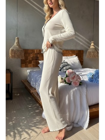 Kadın Beyaz Örme Kumaş V Yaka Düğmeli Rahat Şık Pijama Takımı Kadın Beyaz Örme Kumaş V Yaka Düğmeli Rahat Şık Pijama Takımı