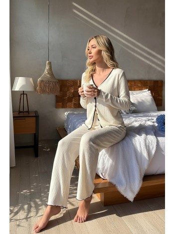 Kadın Beyaz Örme Kumaş V Yaka Düğmeli Rahat Şık Pijama Takımı