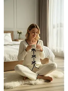 Kadın Beyaz Fiyonklu İç Çamaşırı Ve Uzun Kollu V Yaka Pijama Takımı 4'lü Set
