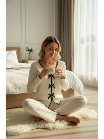 Kadın Beyaz Fiyonklu İç Çamaşırı Ve Uzun Kollu V Yaka Pijama Takımı 4'lü Set