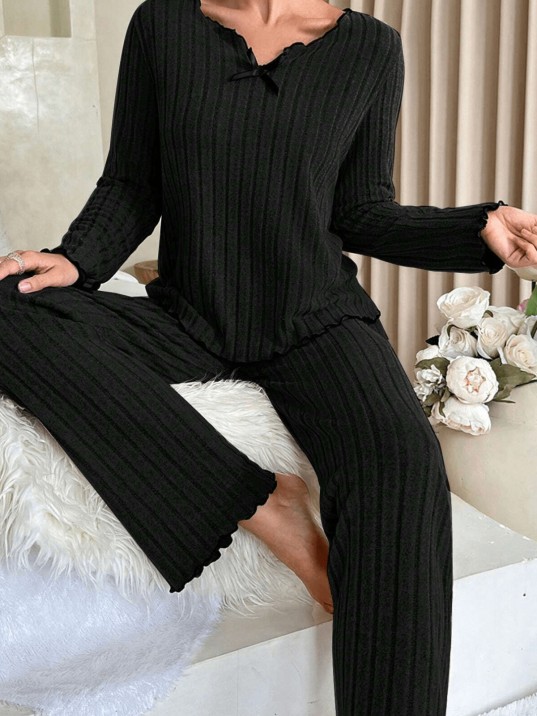 Kadın Siyah Uzun Kollu Fiyonklu Yuvarlak Yaka Mevsimlik Pijama Takımı Kadın Siyah Uzun Kollu Fiyonklu Yuvarlak Yaka Mevsimlik Pijama Takımı