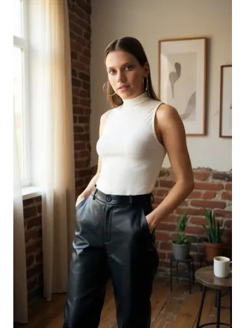 Kadın Beyaz Kolsuz Balıkçı Yaka Basic Bluz