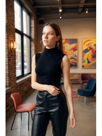 Kadın Siyah Kolsuz Balıkçı Yaka Basic Bluz