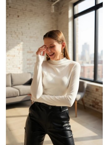 Kadın Beyaz Parmak Detaylı Esnek Uzun Kollu Body