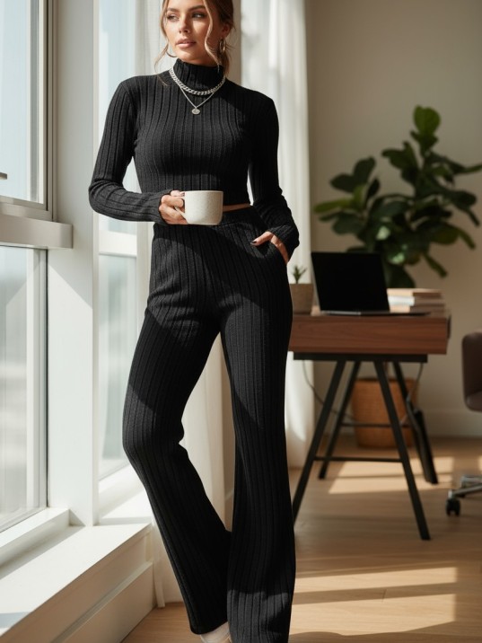 Kadın Siyah Boğazlı Crop Top Ve Yüksek Bel Eşofman Takımı Spor Şık Kombin Kadın Siyah Boğazlı Crop Top Ve Yüksek Bel Eşofman Takımı Spor Şık Kombin