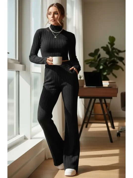 Kadın Siyah Boğazlı Crop Top Ve Yüksek Bel Eşofman Takımı Spor Şık Kombin Kadın Siyah Boğazlı Crop Top Ve Yüksek Bel Eşofman Takımı Spor Şık Kombin