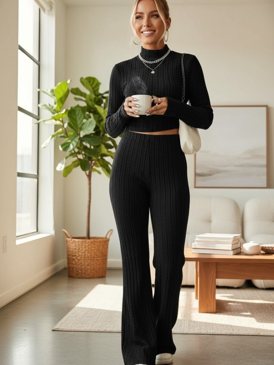 Kadın Siyah Boğazlı Crop Top Ve Yüksek Bel Eşofman Takımı Spor Şık Kombin Kadın Siyah Boğazlı Crop Top Ve Yüksek Bel Eşofman Takımı Spor Şık Kombin