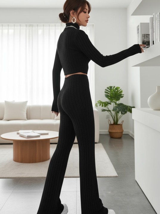 Kadın Siyah Boğazlı Crop Top Ve Yüksek Bel Eşofman Takımı Spor Şık Kombin Kadın Siyah Boğazlı Crop Top Ve Yüksek Bel Eşofman Takımı Spor Şık Kombin