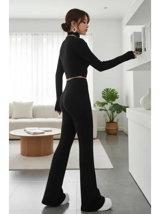 Kadın Siyah Boğazlı Crop Top Ve Yüksek Bel Eşofman Takımı Spor Şık Kombin Kadın Siyah Boğazlı Crop Top Ve Yüksek Bel Eşofman Takımı Spor Şık Kombin