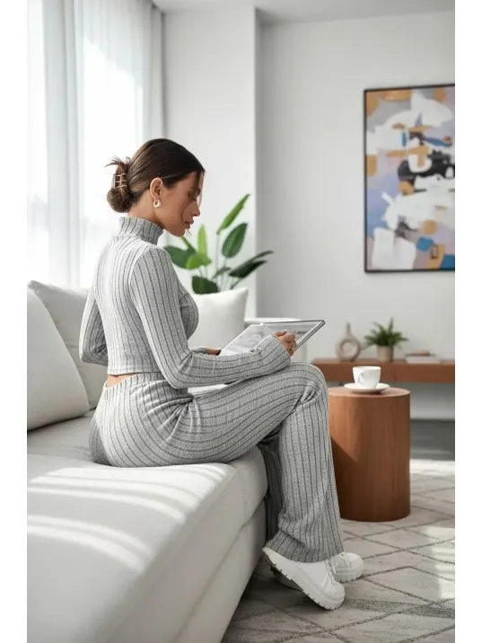 Kadın Gri Çizgili Boğazlı Crop Top Ve Yüksek Bel Pantolon Takım