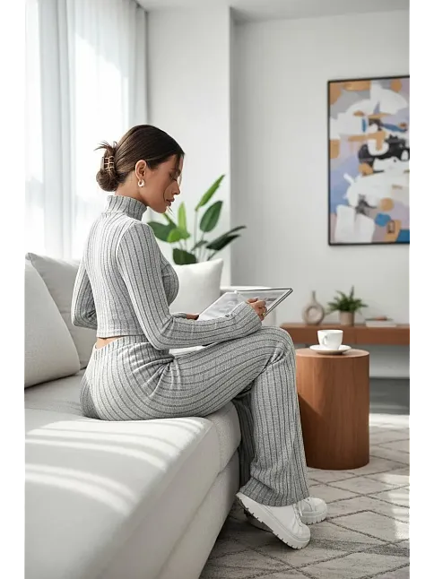 Kadın Gri Çizgili Boğazlı Crop Top Ve Yüksek Bel Pantolon Takım