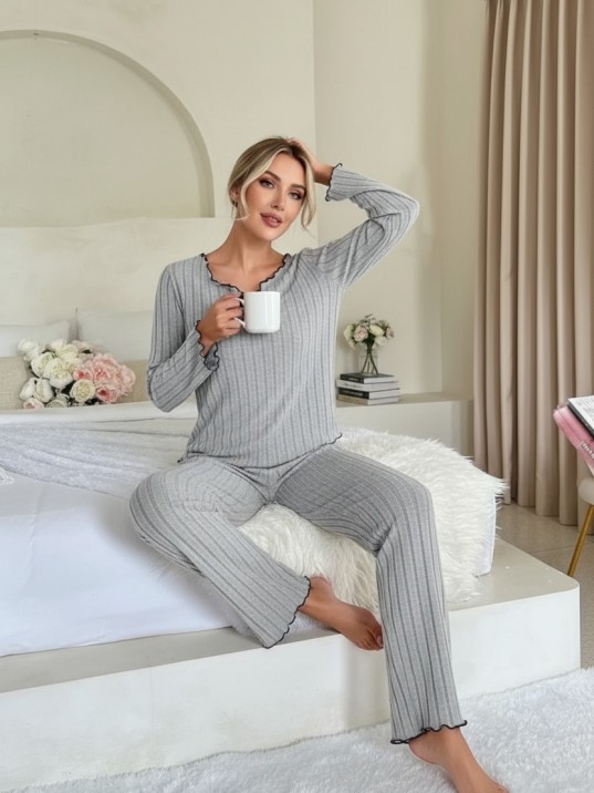 Kadın Gri Çizgili Uzun Kollu Fiyonk Detaylı Pijama Takımı Rahat Mevsimlik Kadın Gri Çizgili Uzun Kollu Fiyonk Detaylı Pijama Takımı Rahat Mevsimlik