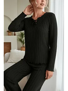 Kadın Siyah Uzun Kollu Fiyonklu Yuvarlak Yaka Mevsimlik Pijama Takımı