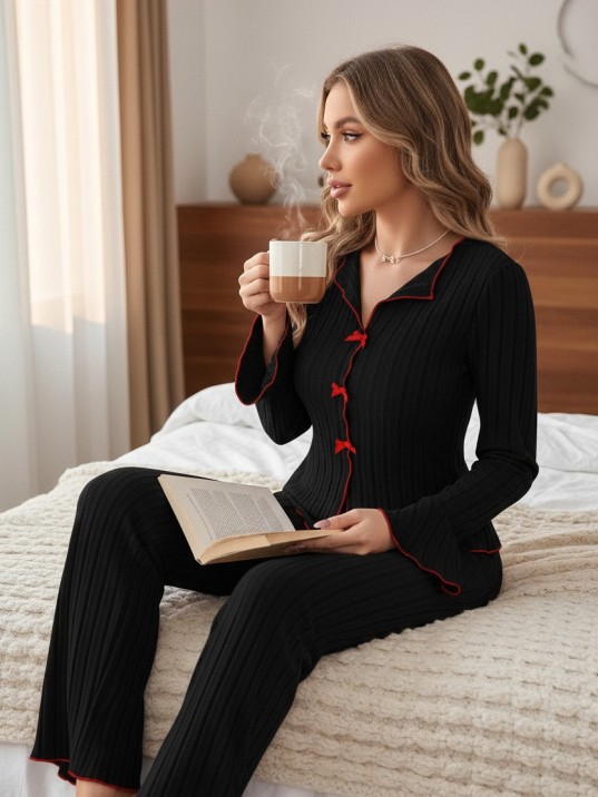 Kadın Siyah Kırmızı Biyeli Ve Fiyonklu Uzun Kollu Mevsimlik Pijama Takımı Kadın Siyah Kırmızı Biyeli Ve Fiyonklu Uzun Kollu Mevsimlik Pijama Takımı