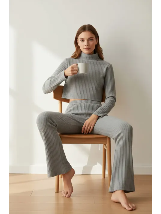 Kadın Fitilli Eşofman Takımı – Gri Boğazlı Crop Üst & İspanyol Paça Pantolon, Esnek Rahat Kalıp