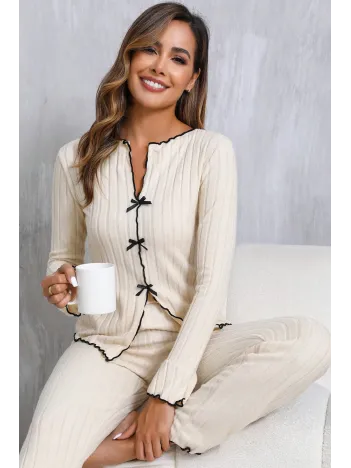Kadın Ekru Fitilli Şık Pijama Takımı – Fiyonk Detaylı Rahat Ev Giyim Seti