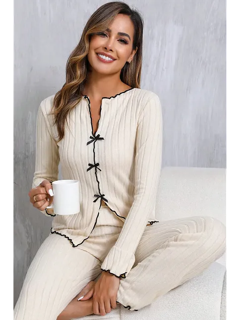 Kadın Ekru Fitilli Şık Pijama Takımı – Fiyonk Detaylı Rahat Ev Giyim Seti