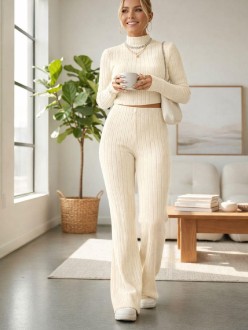 Kadın Ekru Çizgili Boğazlı Crop Top Ve Yüksek Bel Eşofman Takımı Spor Şık Kombin